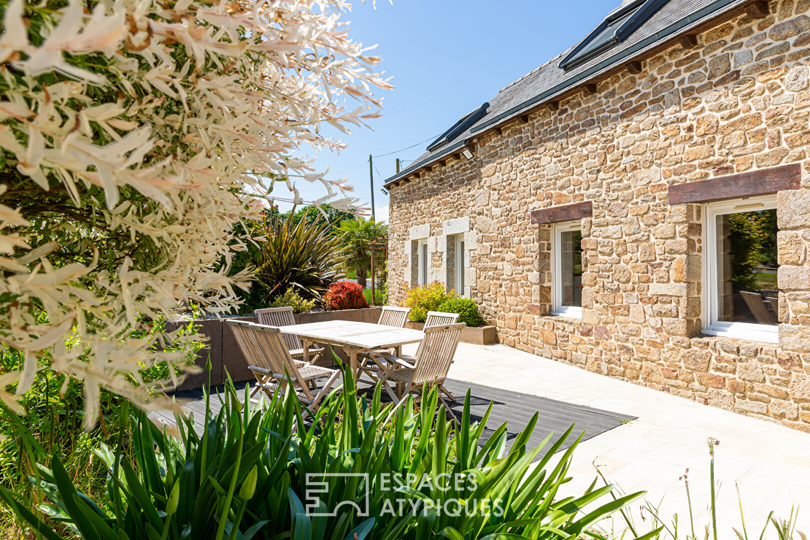Propriété de charme dans son écrin de verdure