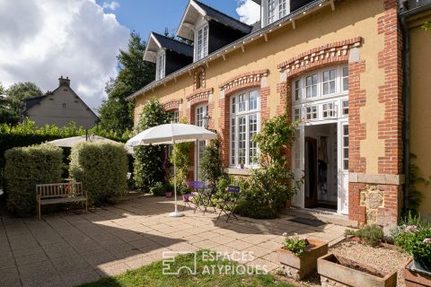 Ancienne école catholique réhabilitée en maison de charme