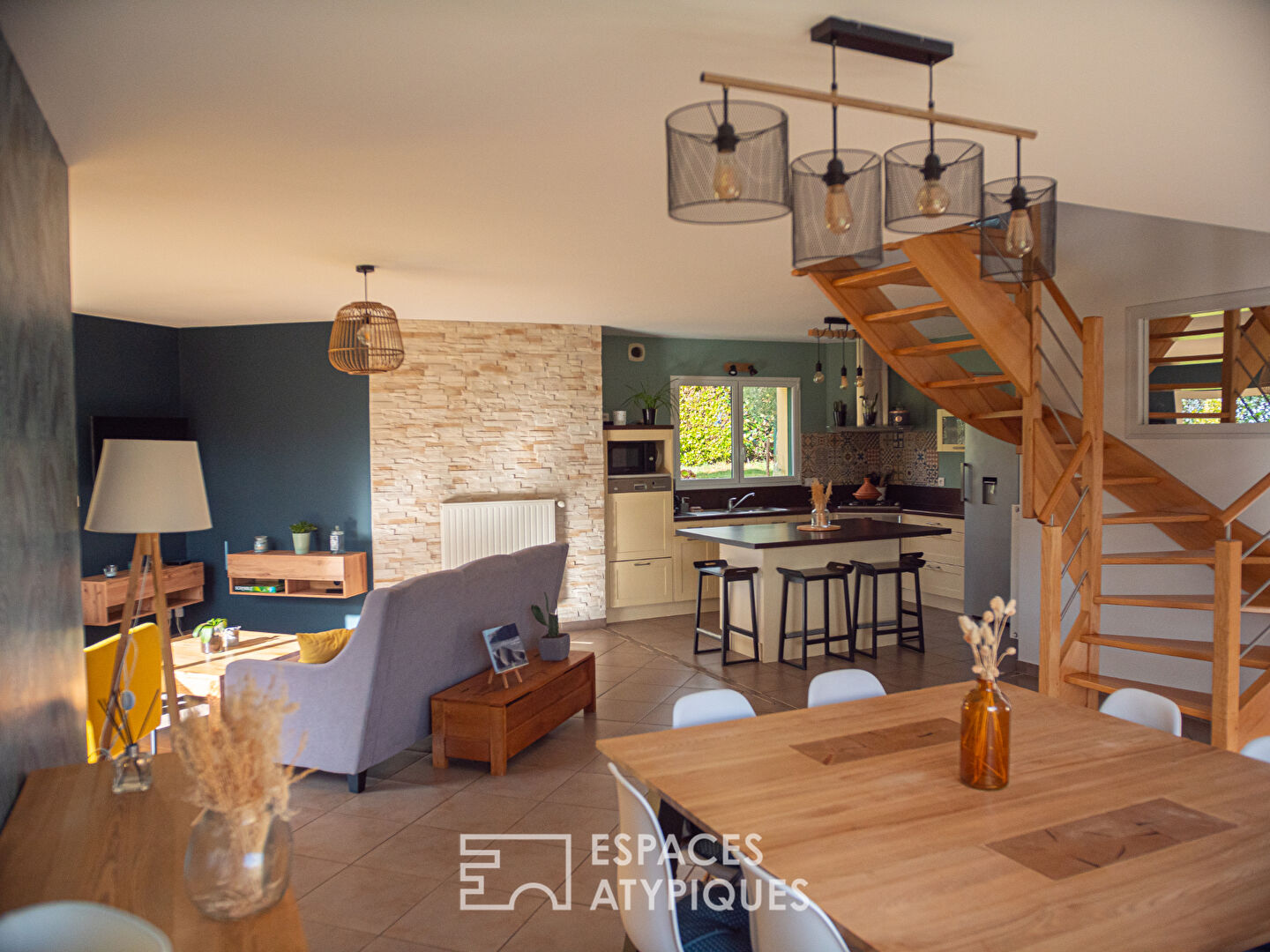 MAISON FAMILIALE AVEC JARDIN