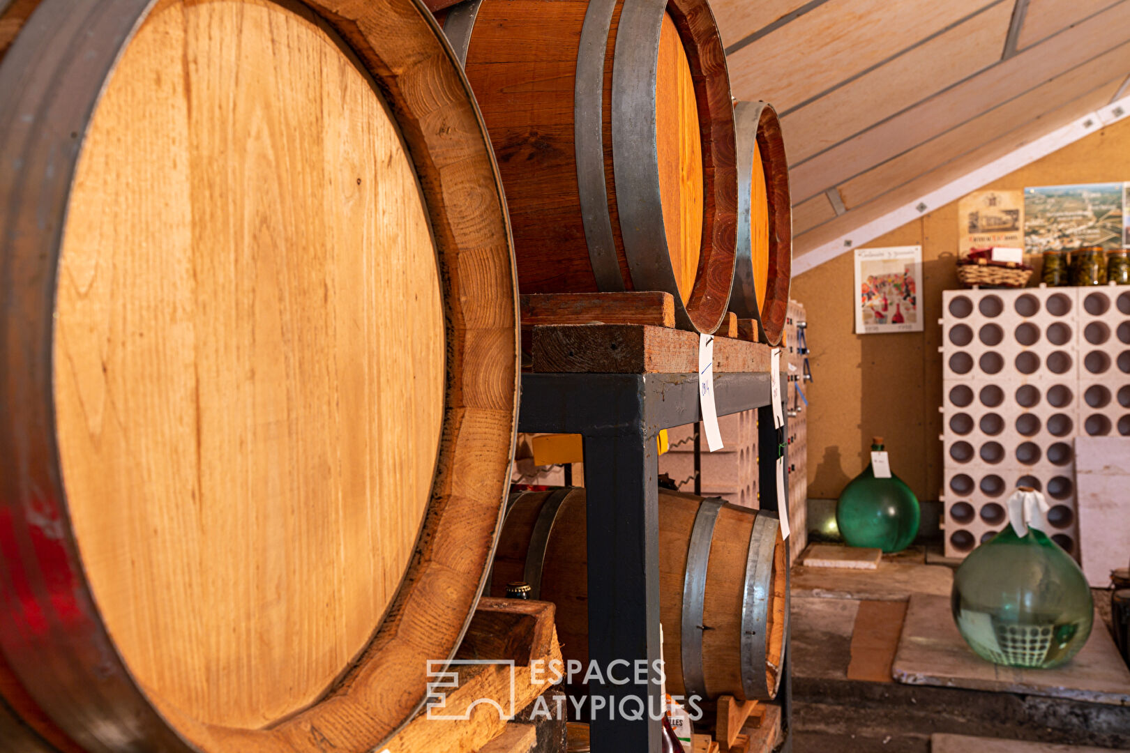 Corps de ferme rénové et ses nombreuses dépendances , Bois, étang.
