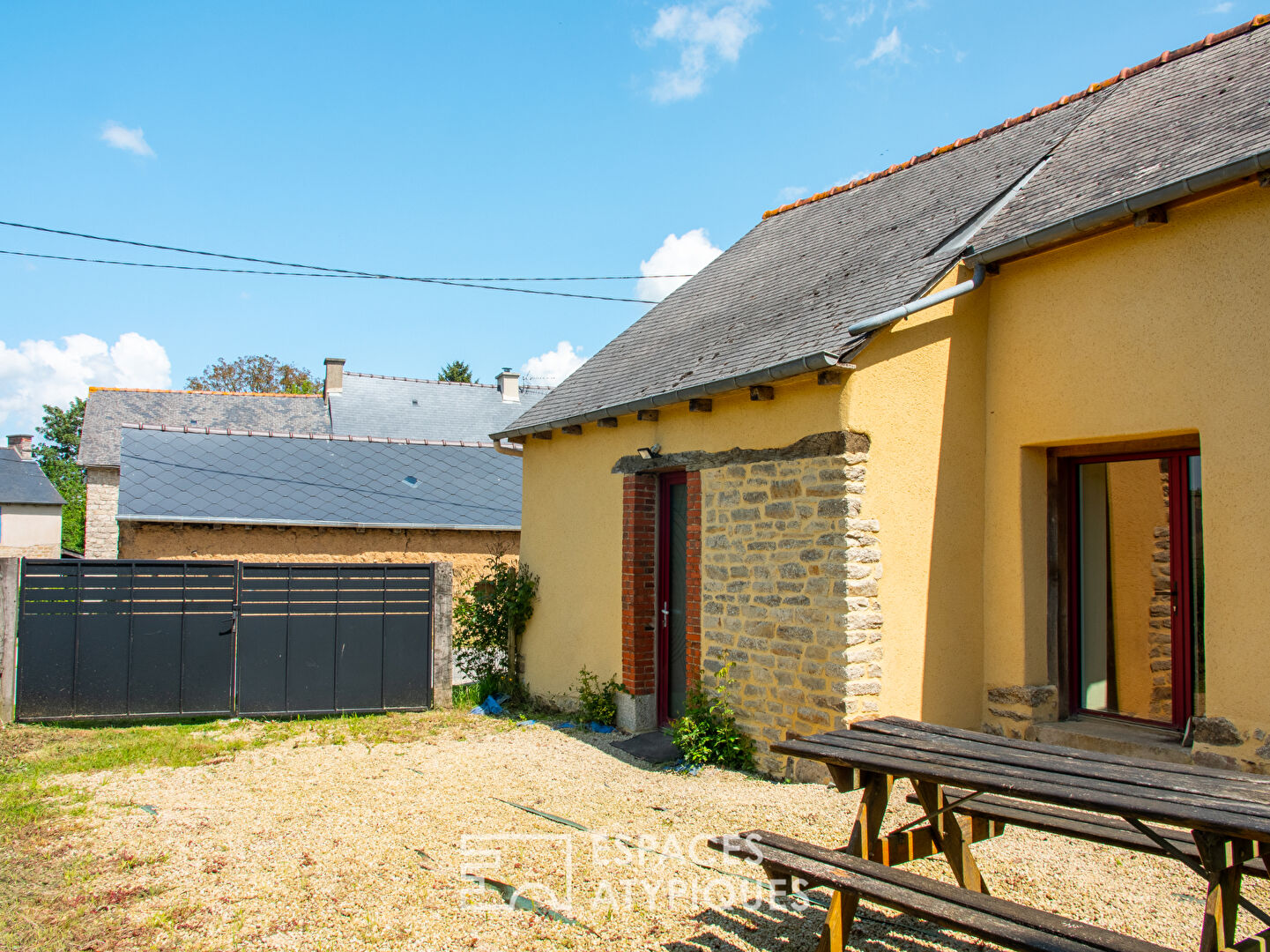 LONGERE DE CHARME AVEC JARDIN