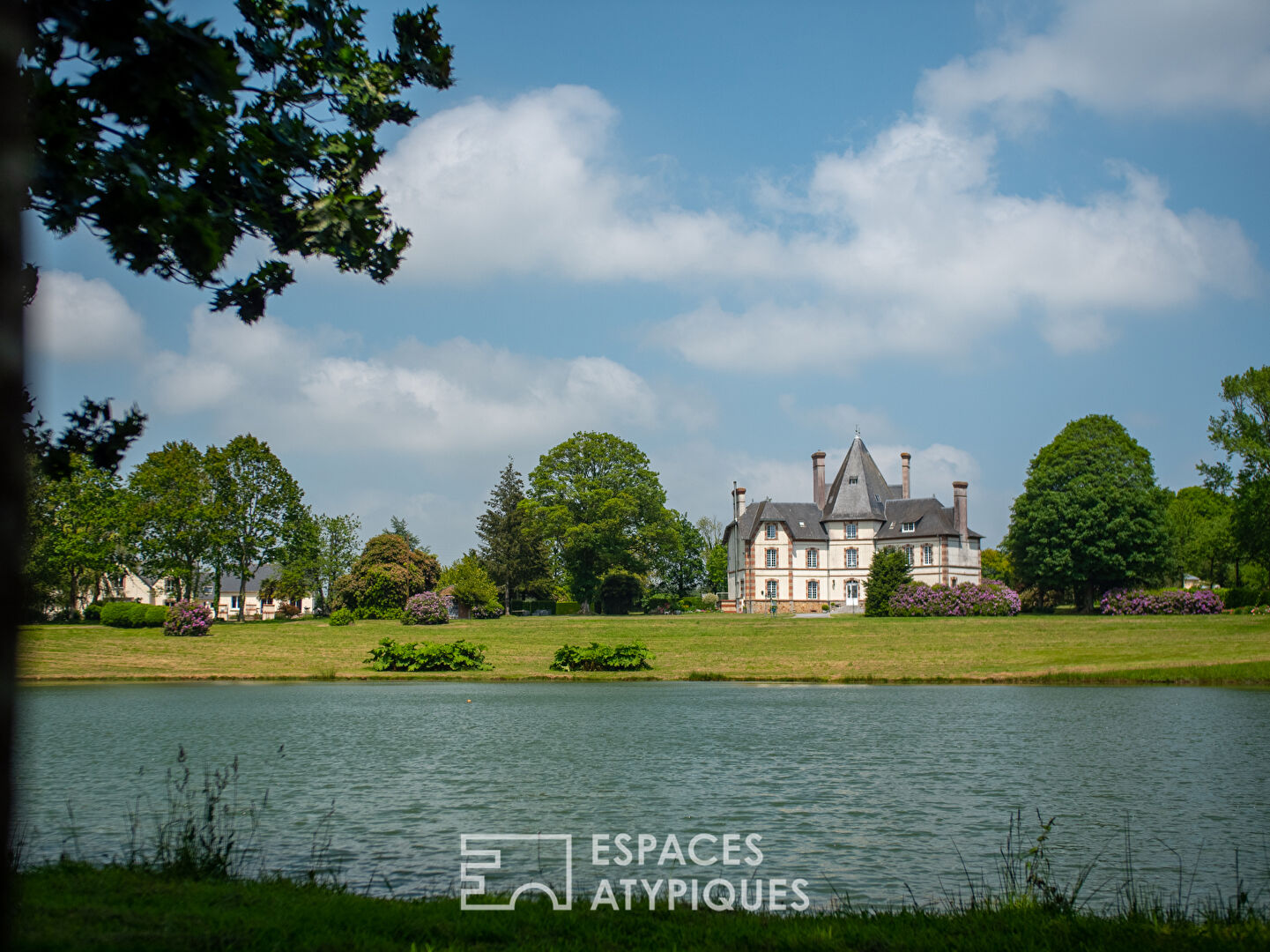 MAJESTUEUSE MAISON DE MAITRE, SON ETANG ET SON PARC DE PLUS DE 6HA