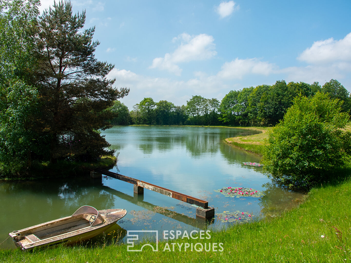 MAJESTUEUSE MAISON DE MAITRE, SON ETANG ET SON PARC DE PLUS DE 6HA