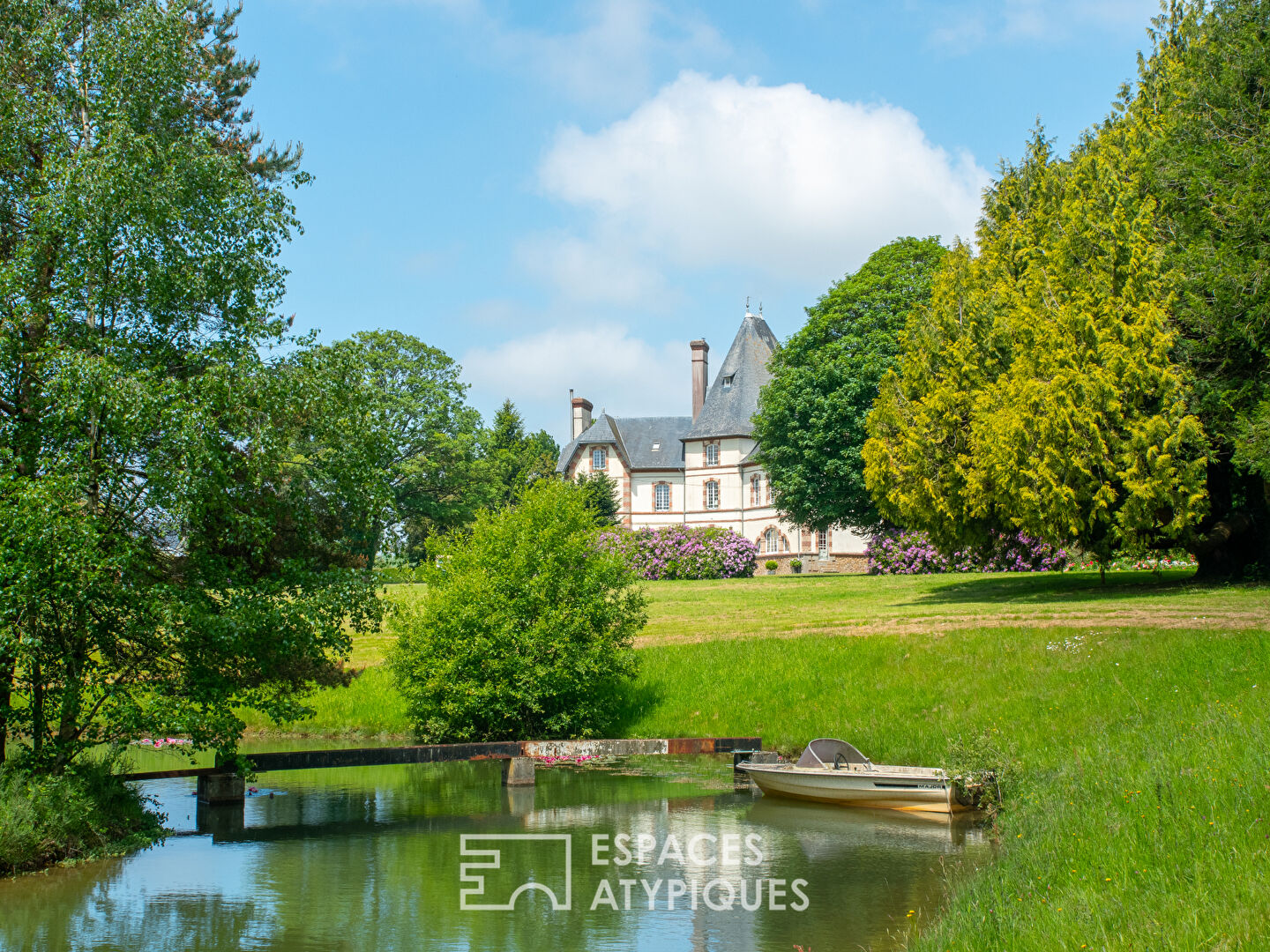 MAJESTUEUSE MAISON DE MAITRE, SON ETANG ET SON PARC DE PLUS DE 6HA