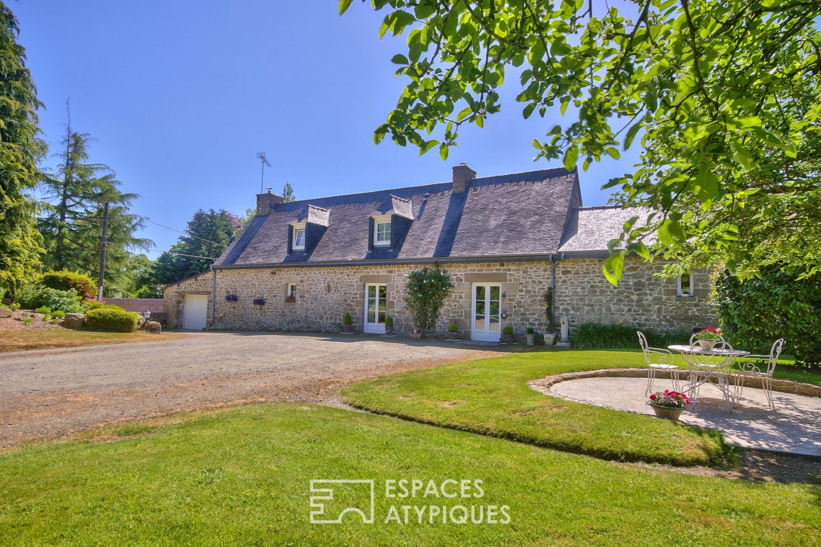 Longère, small stud farm, on large plot of 1.8 hectares