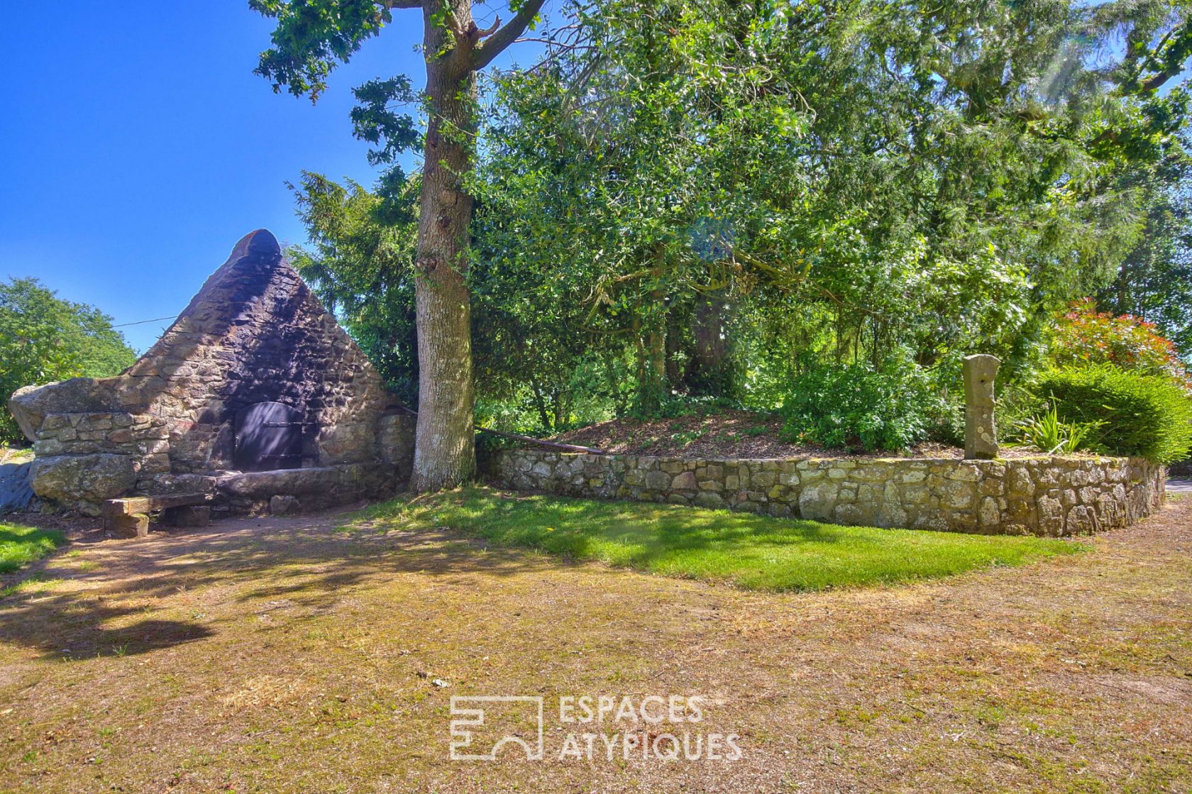 Longère, small stud farm, on large plot of 1.8 hectares