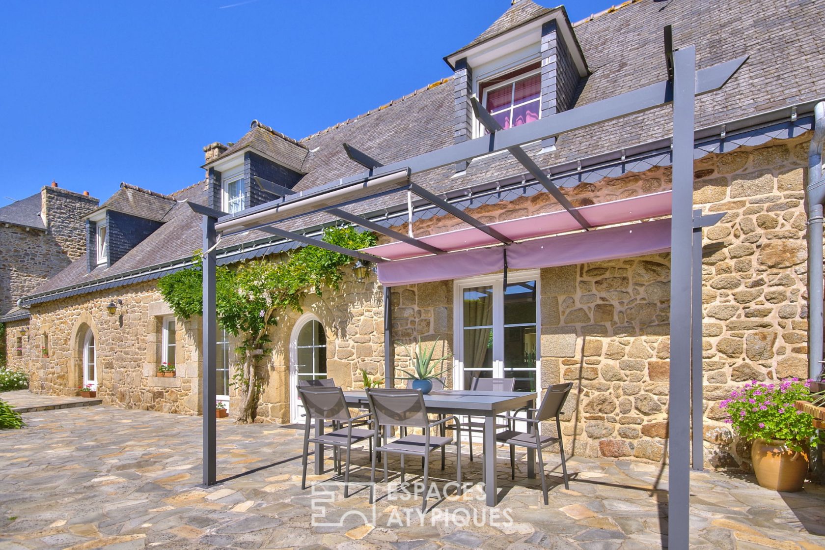 Longère, small stud farm, on large plot of 1.8 hectares