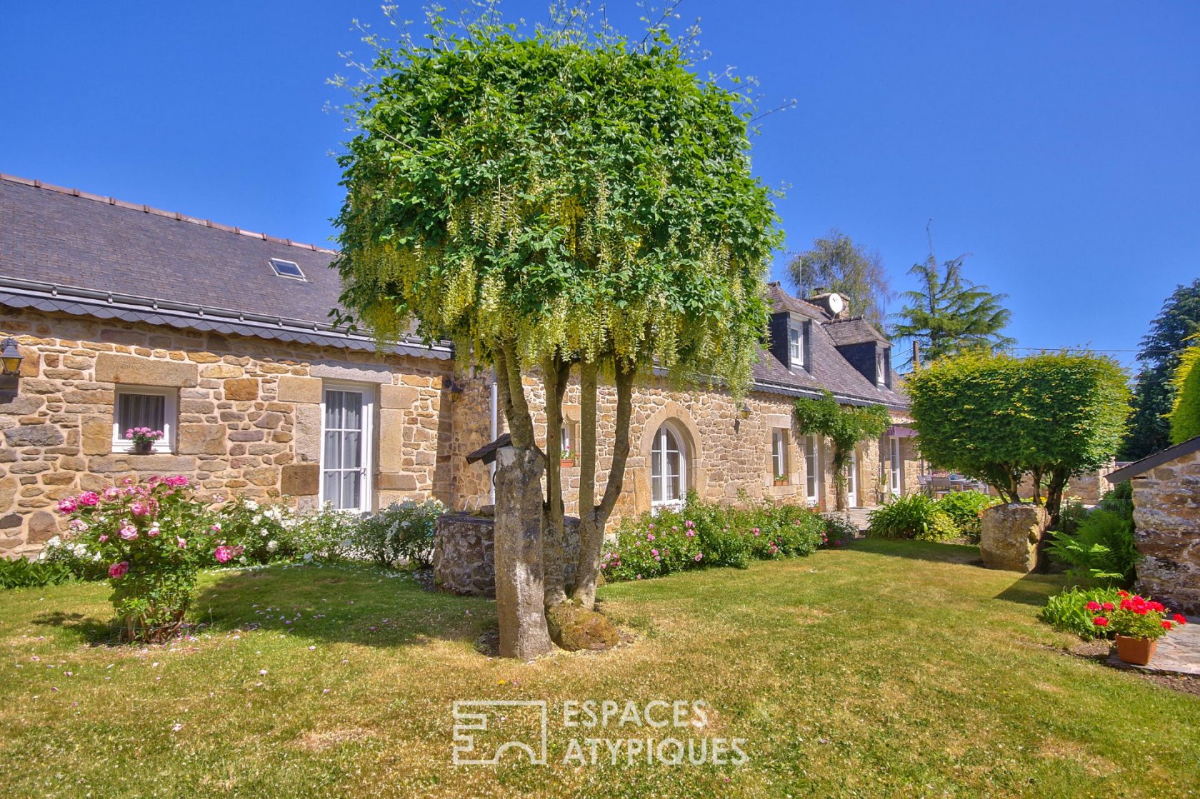 Longère, small stud farm, on large plot of 1.8 hectares