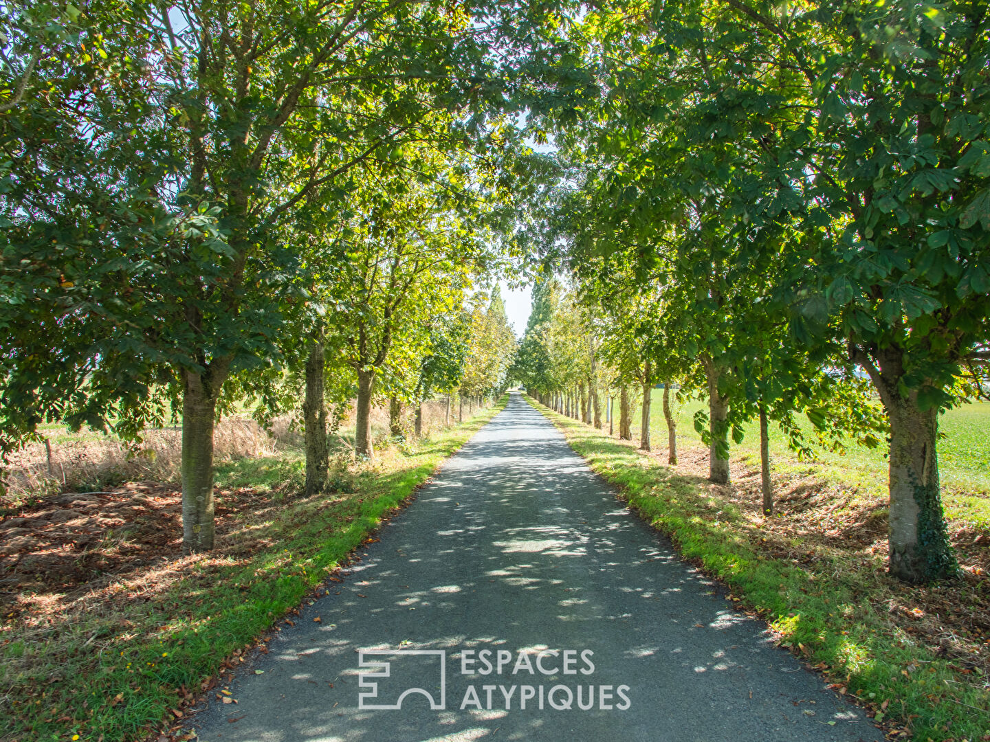 MANOIR DU XVe siècle, ses dépendances et son parc