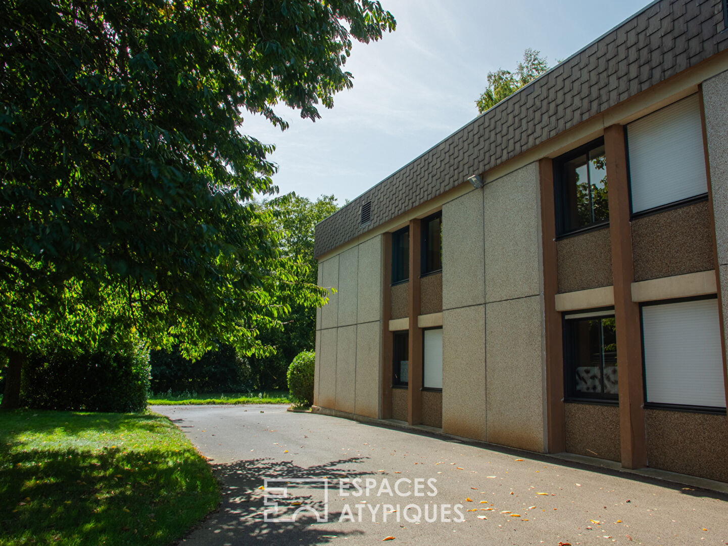 MANOIR DU XVe siècle, ses dépendances et son parc