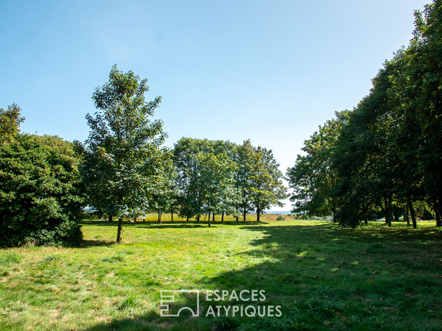 MANOIR DU XVe siècle, ses dépendances et son parc