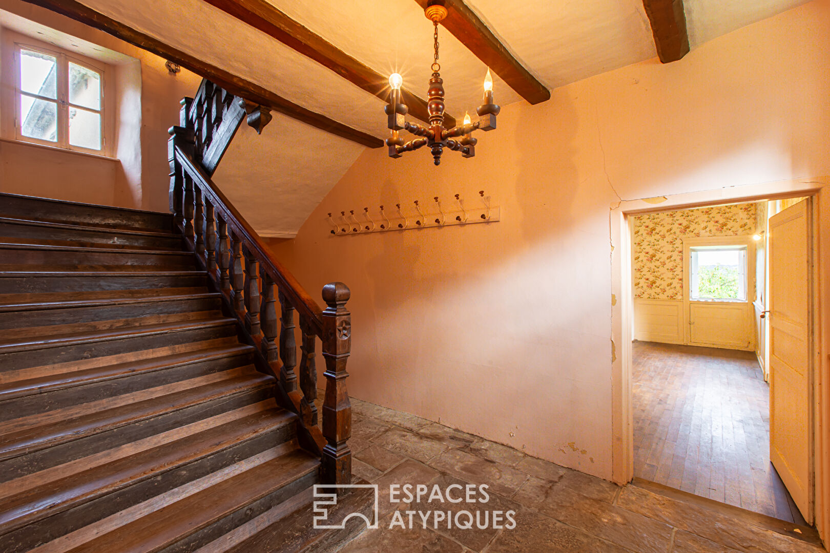 Ancien Presbytère en pierre 1770  12 pièce(s)  241.5 m² Terrain constructible