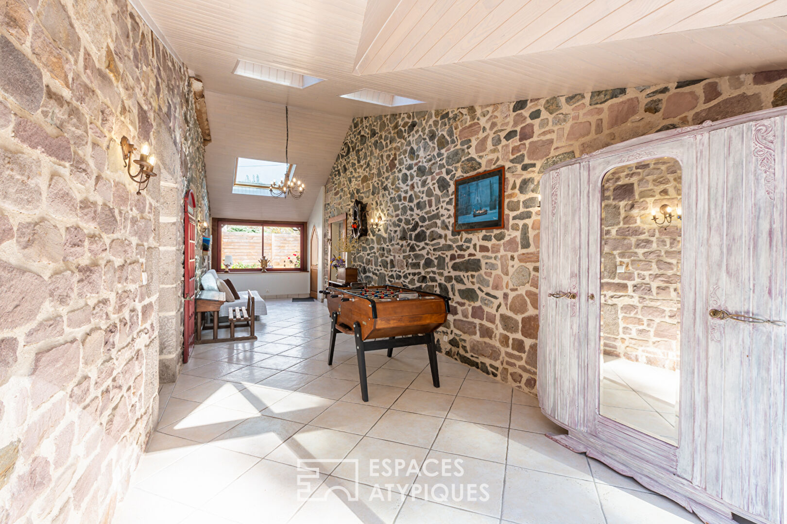 Charming renovated farmhouse 240m2, 7 bedrooms, sauna – gym