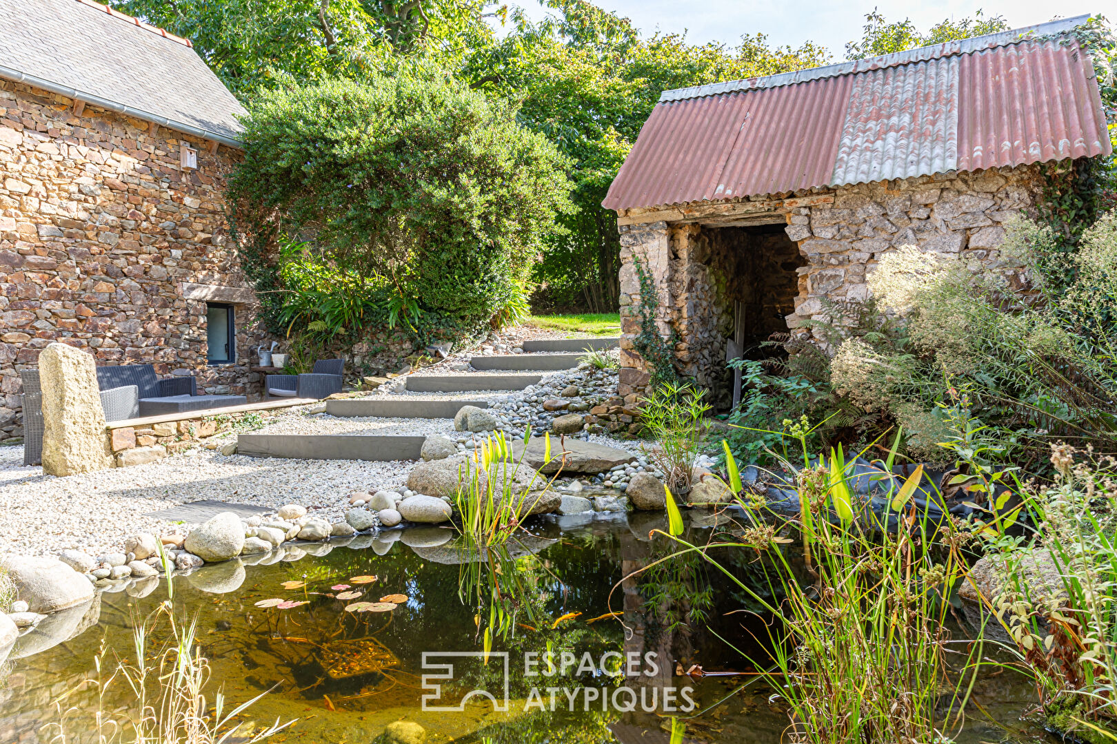 Renovated farmhouse by the sea