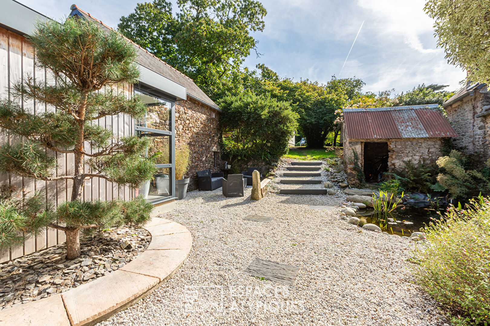 Renovated farmhouse by the sea