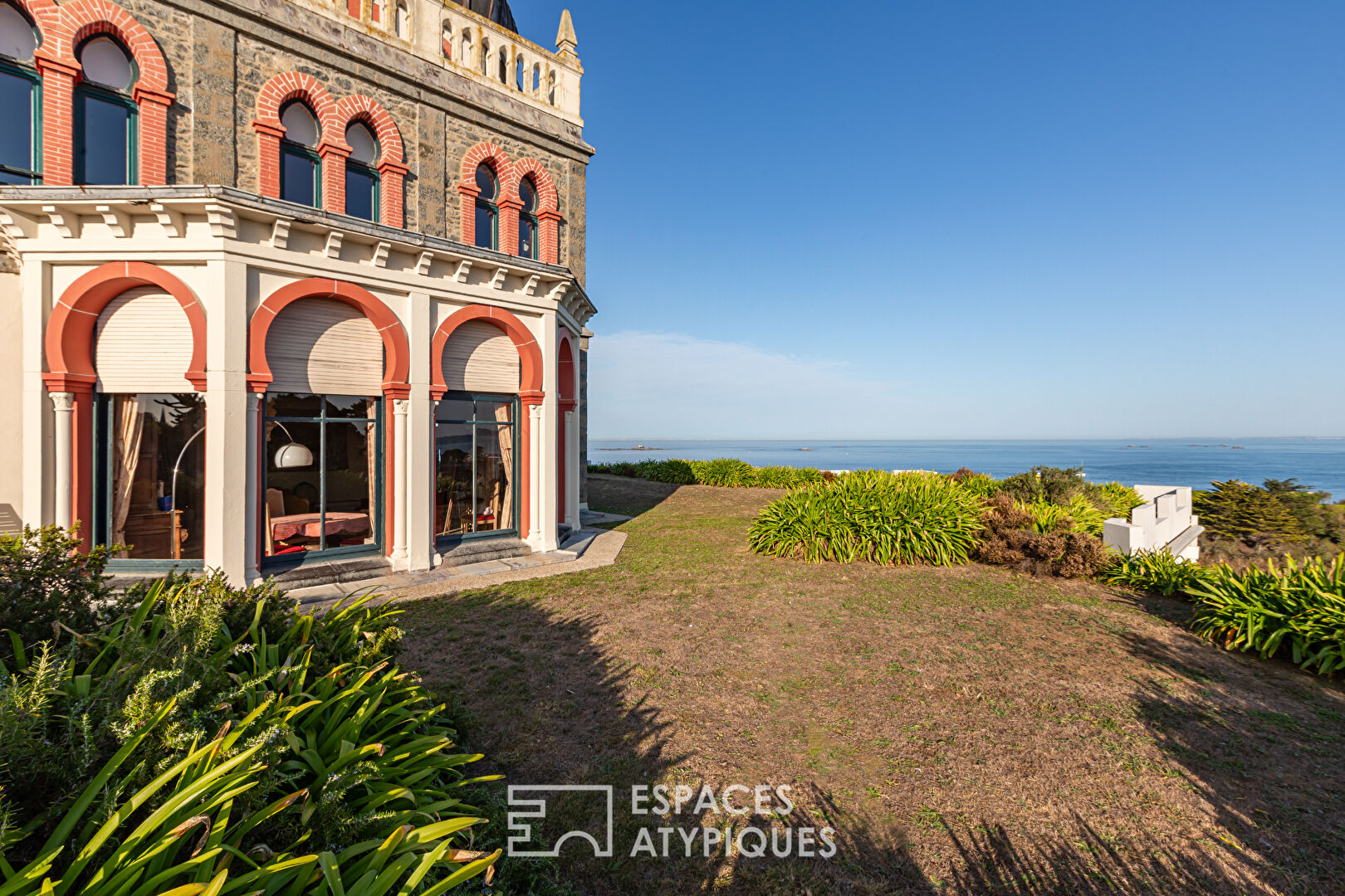 Villa face à la mer – Magnifique monument historique