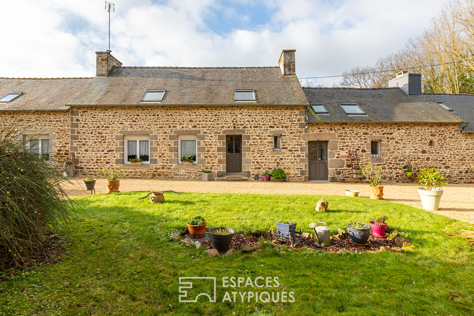 Longère restaurée avec 2 gîtes et 2 chambres d’hôtes