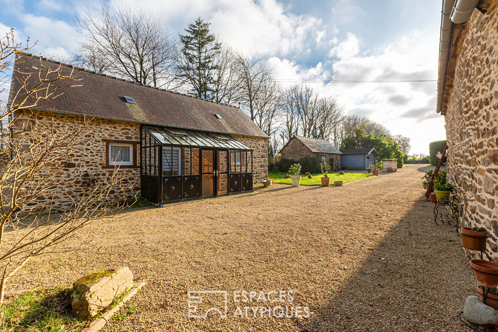 Quiet stone property near St QUAY PORTRIEUX