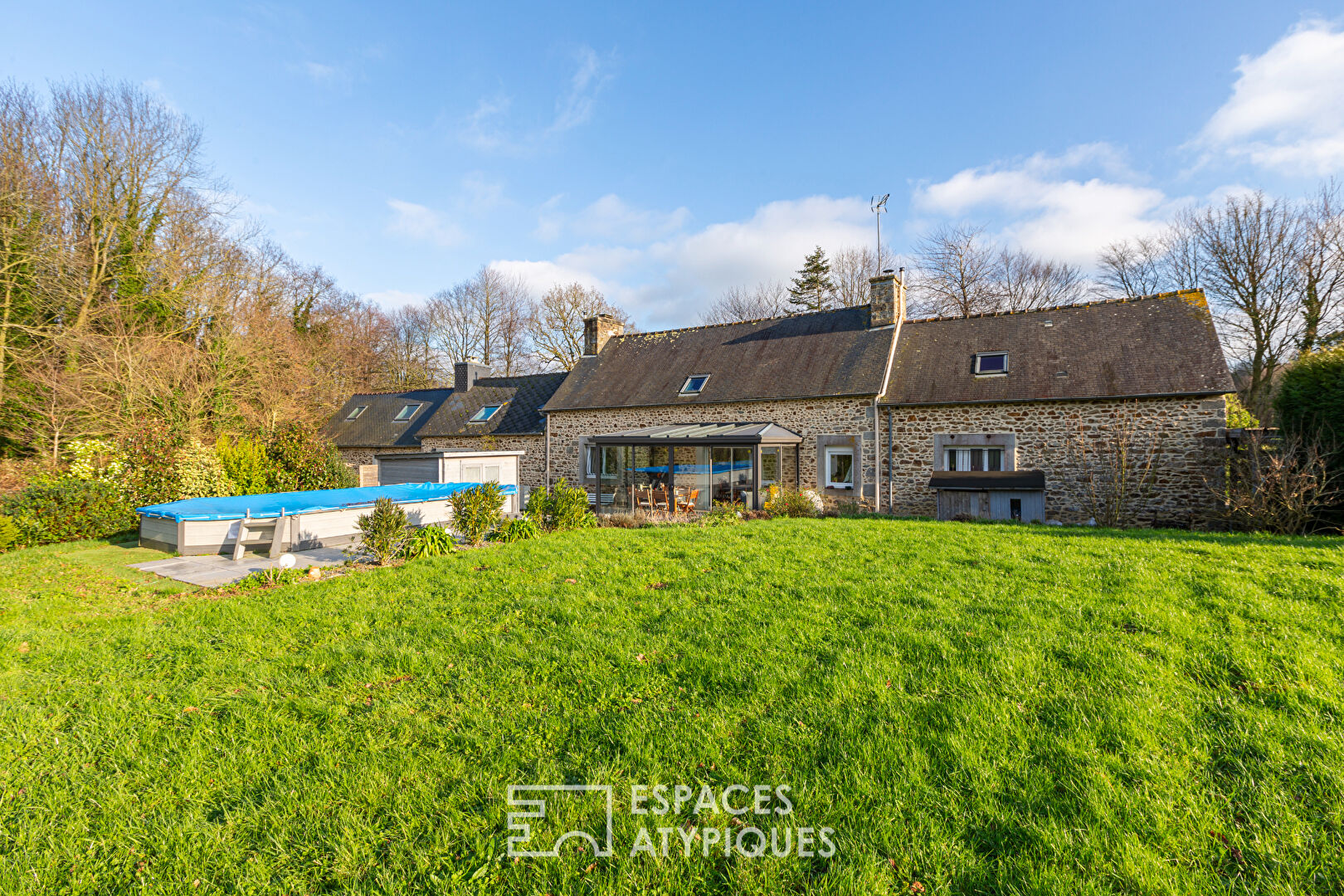 Quiet stone property near St QUAY PORTRIEUX