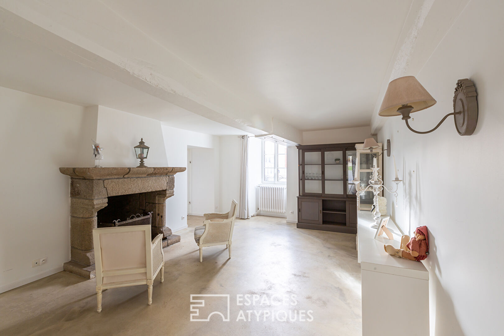 Maison ancienne rénovée en centre bourg d’Uzel avec jardin