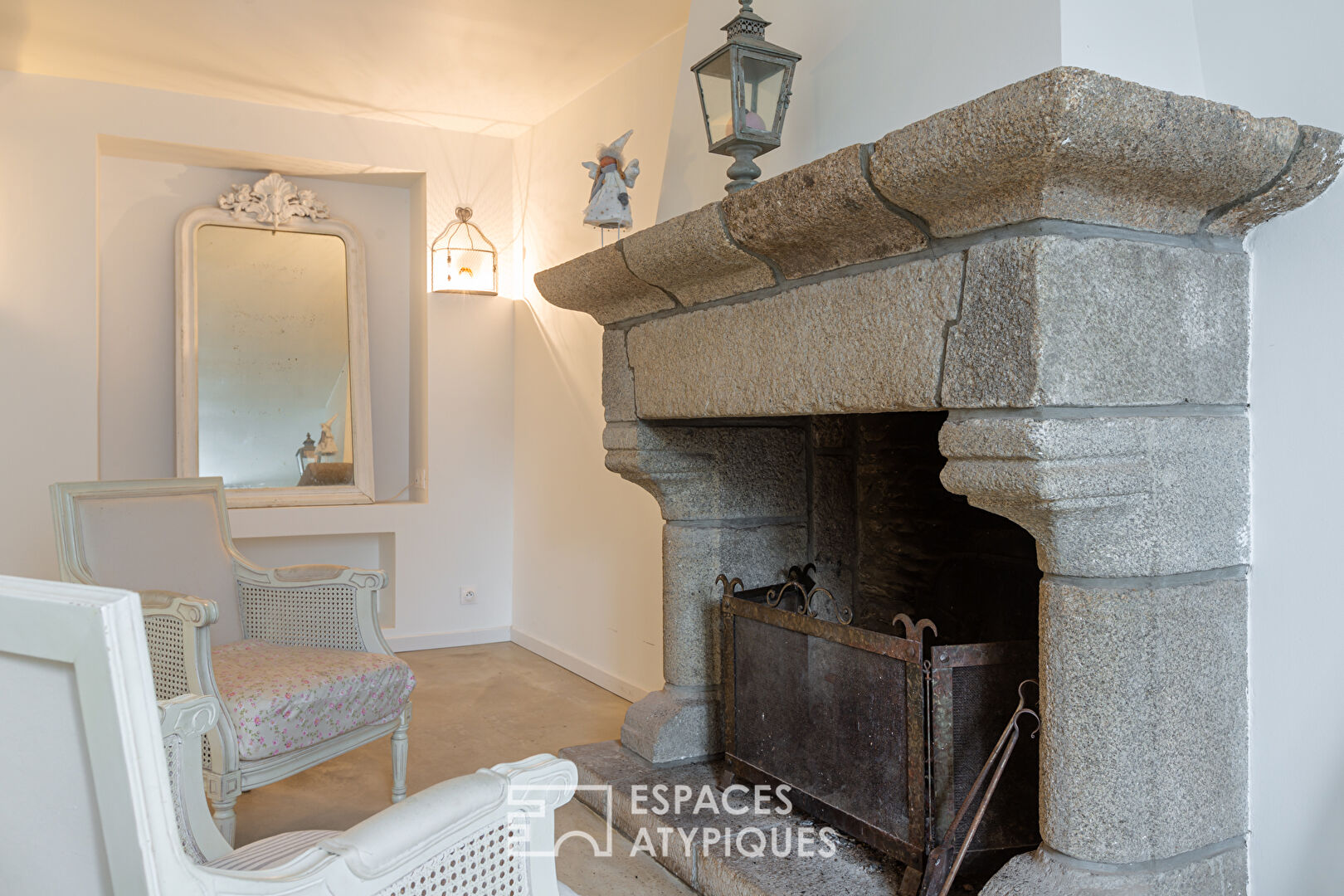 Maison ancienne rénovée en centre bourg d’Uzel avec jardin