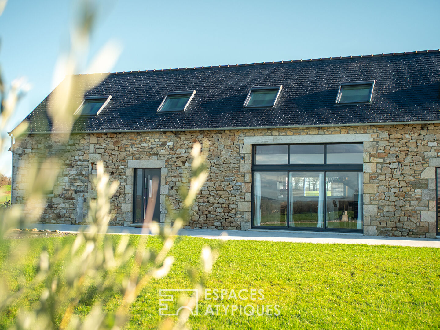 GRANDE MAISON EN PIERRE RENOVÉE