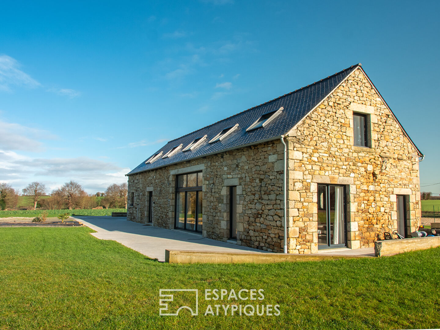 GRANDE MAISON EN PIERRE RENOVÉE