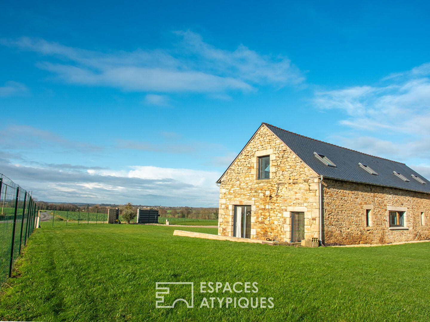 GRANDE MAISON EN PIERRE RENOVÉE