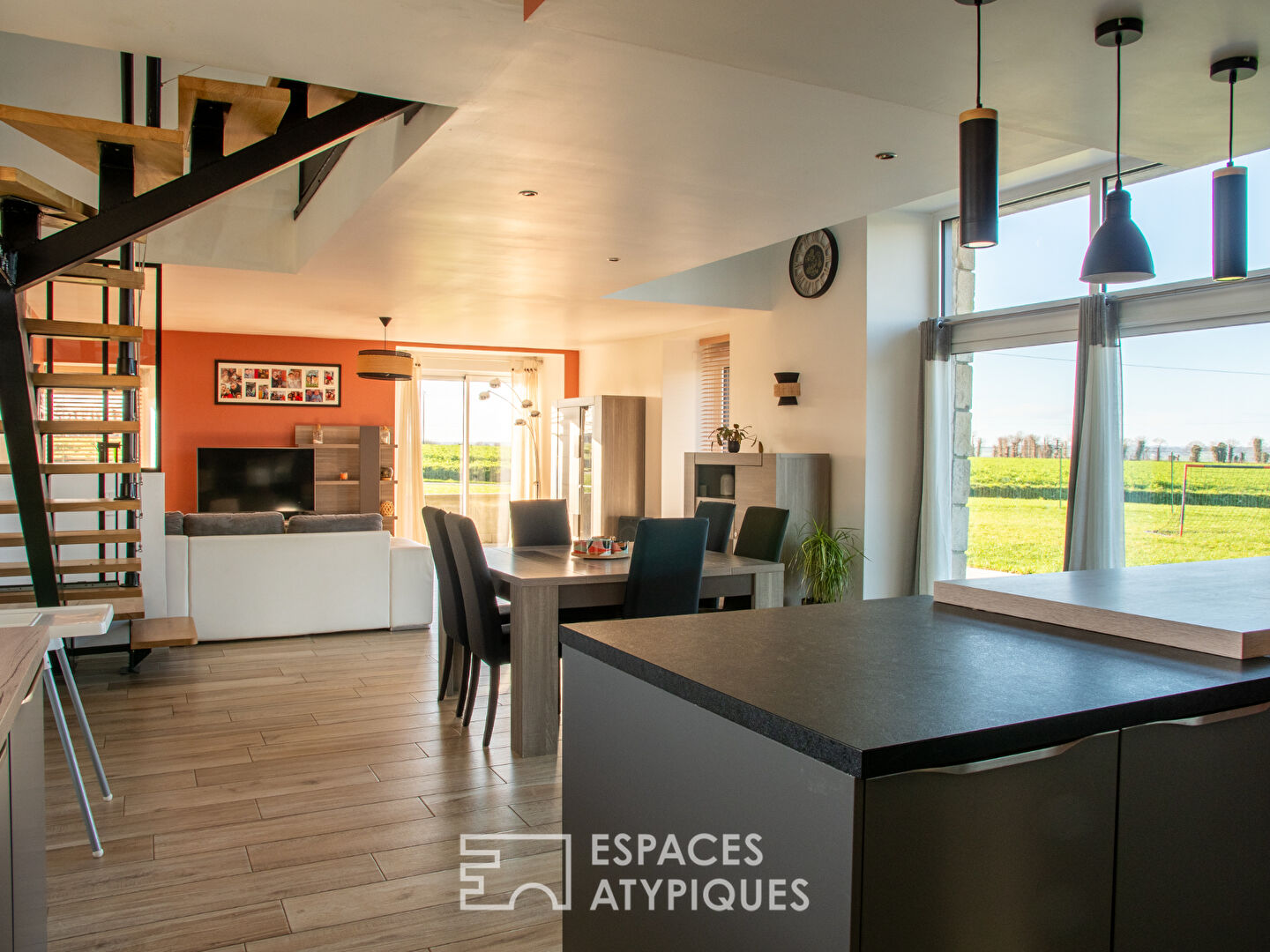 GRANDE MAISON EN PIERRE RENOVÉE