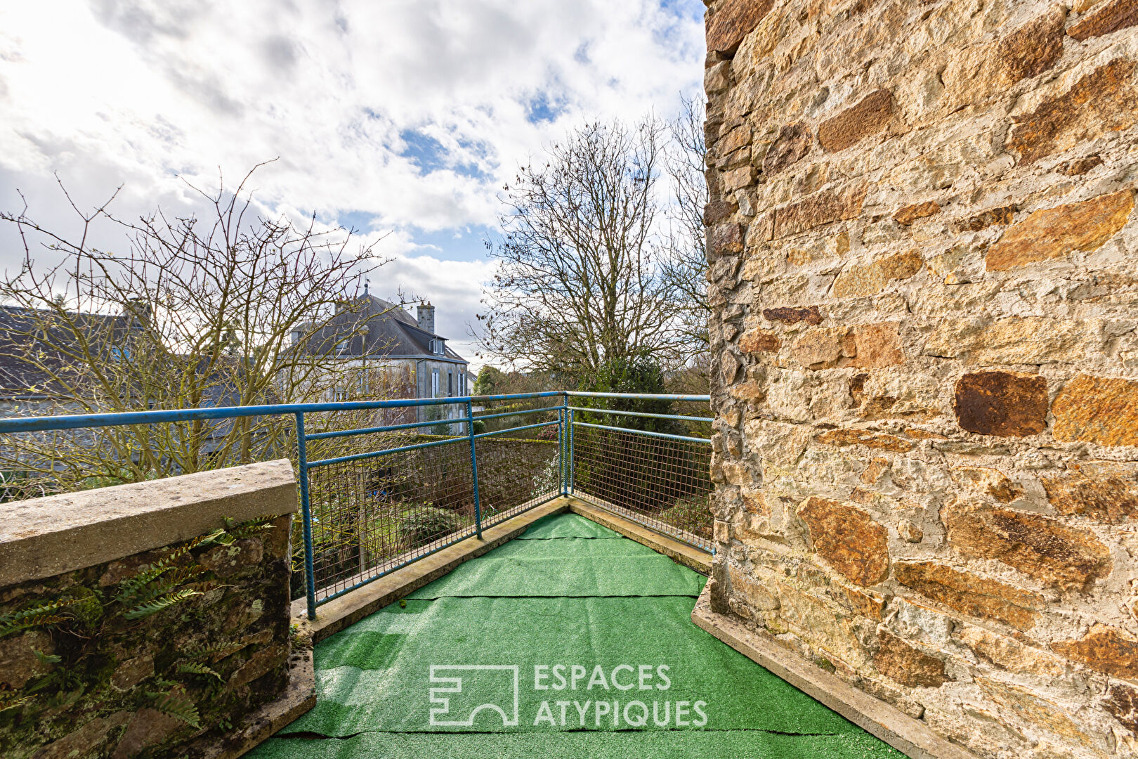 Charmante maison en pierre avec atelier et jardin centre bourg de Ploeuc l’Hermitage