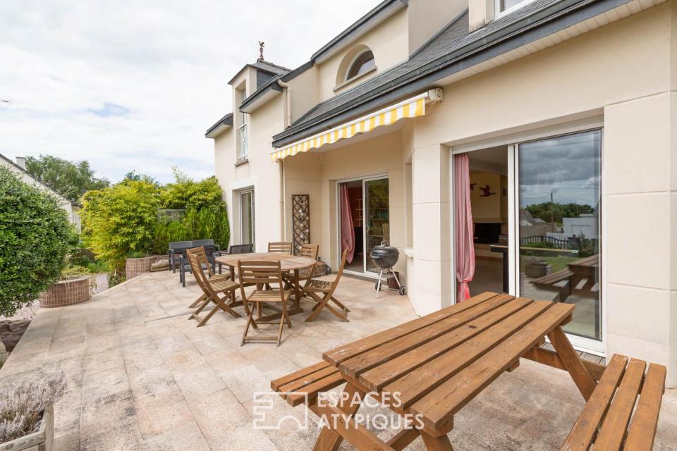 Vaste maison moderne et spacieuse, proche plages et commerces, local commercial