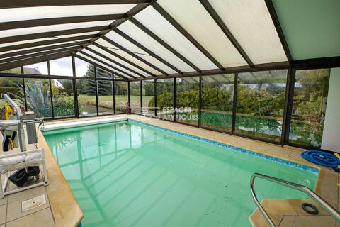 House built in 2001, 245 m2, with its separate one-bedroom apartment – Indoor swimming pool