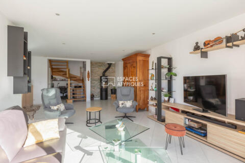 Maison contemporaine et son  jardin fleuri près de la Hunaudaye