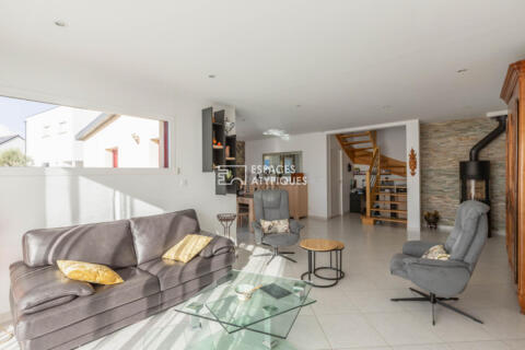 Maison contemporaine et son  jardin fleuri près de la Hunaudaye