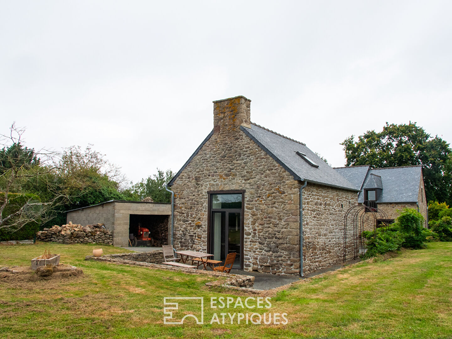 Belle longère de caractère et son studio au calme