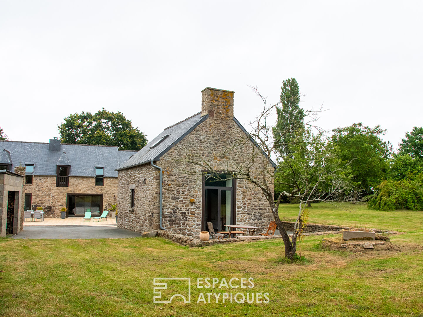 Belle longère de caractère et son studio au calme