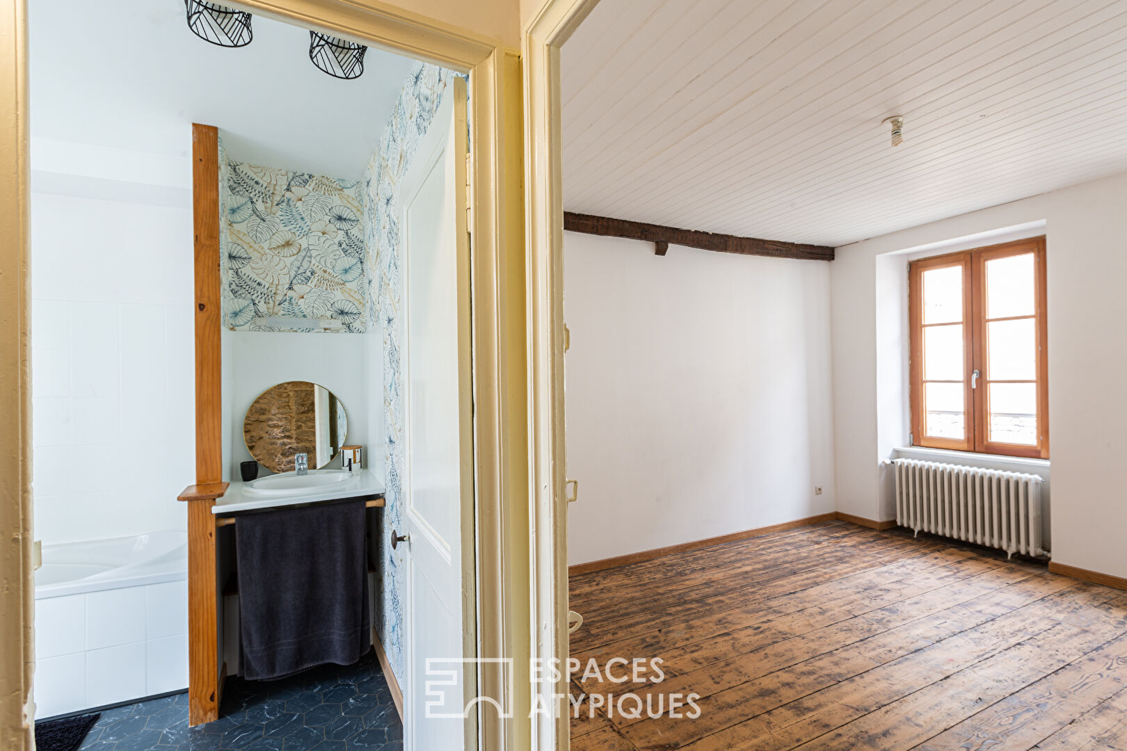 Listed village house, in stone, renovated 5 rooms 80 m2