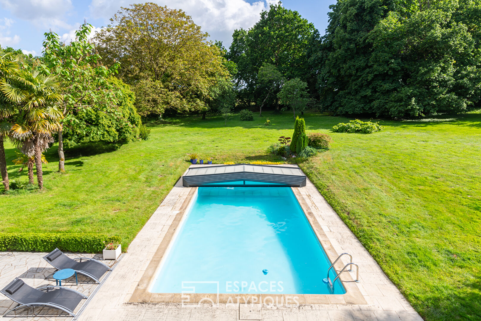 Propriété avec piscine et son parc de 3,4 hectares à PABU