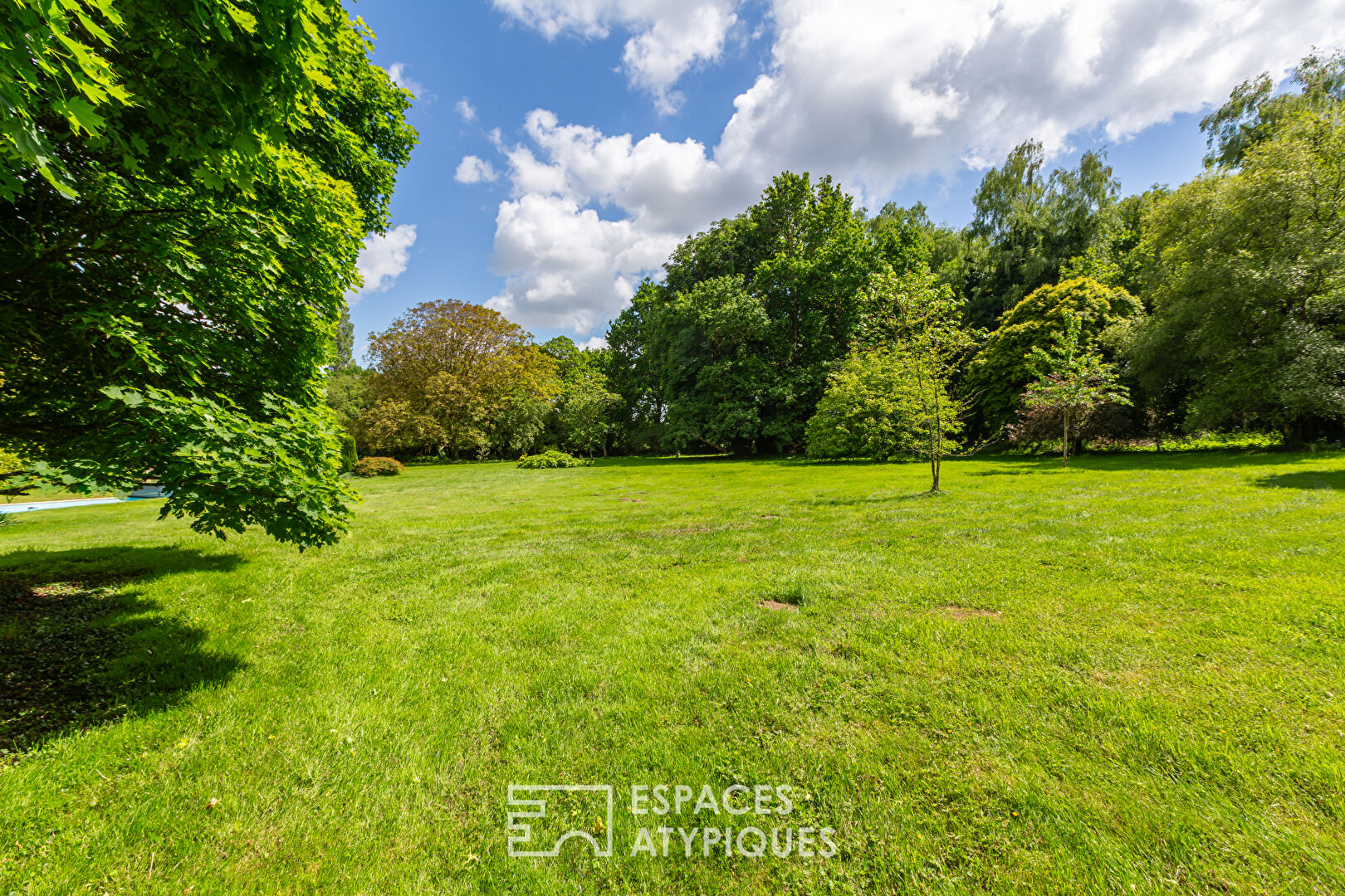 Propriété avec piscine et son parc de 3,4 hectares à PABU
