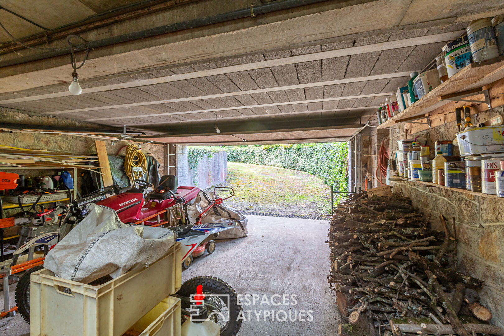 Propriété avec piscine et son parc de 3,4 hectares à PABU