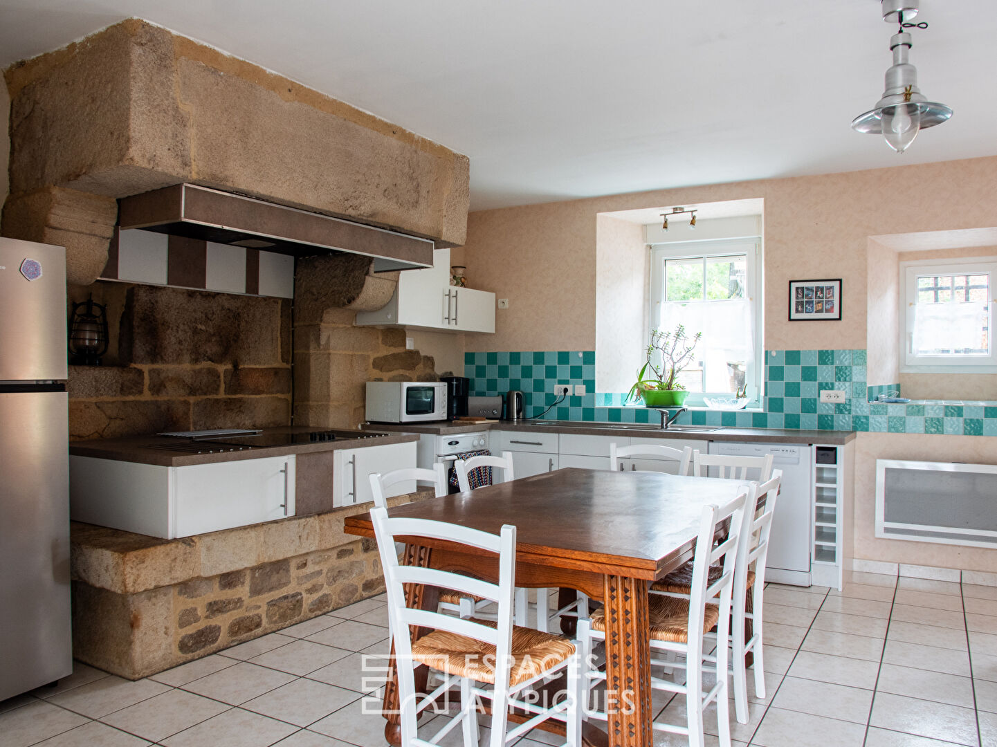 Magnifique ensemble immobilier en pierre et son grand jardin