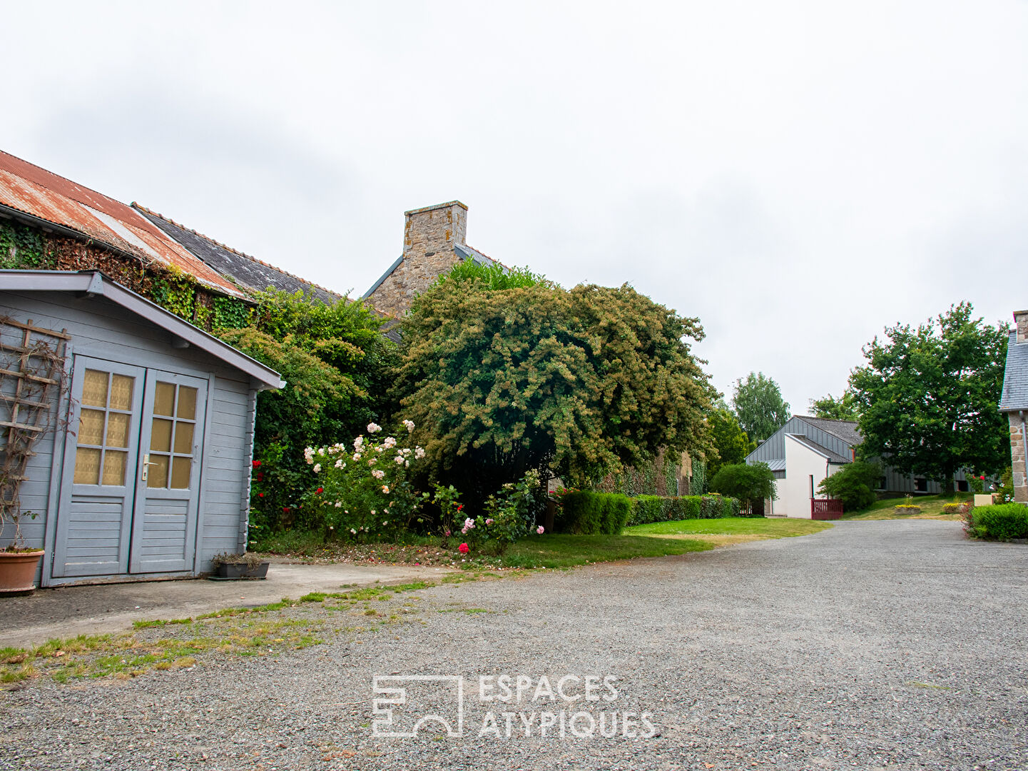 Magnifique ensemble immobilier en pierre et son grand jardin