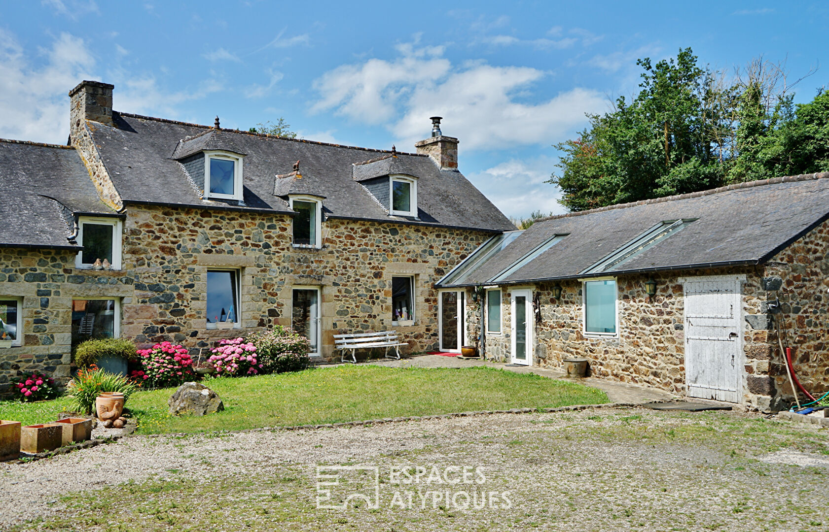 Bucolic farmhouse in Saint-Alban and its large garden