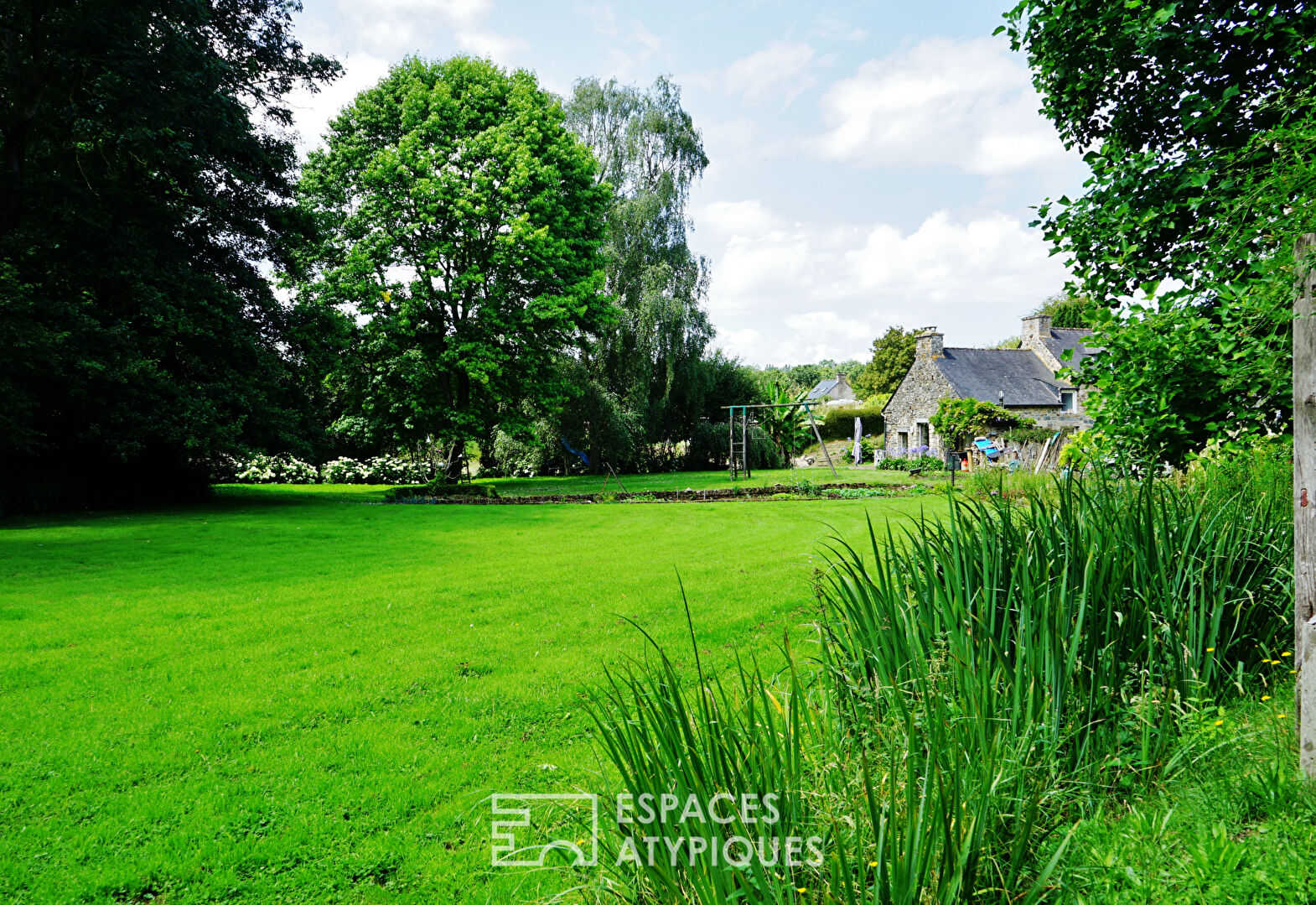 Bucolic farmhouse in Saint-Alban and its large garden