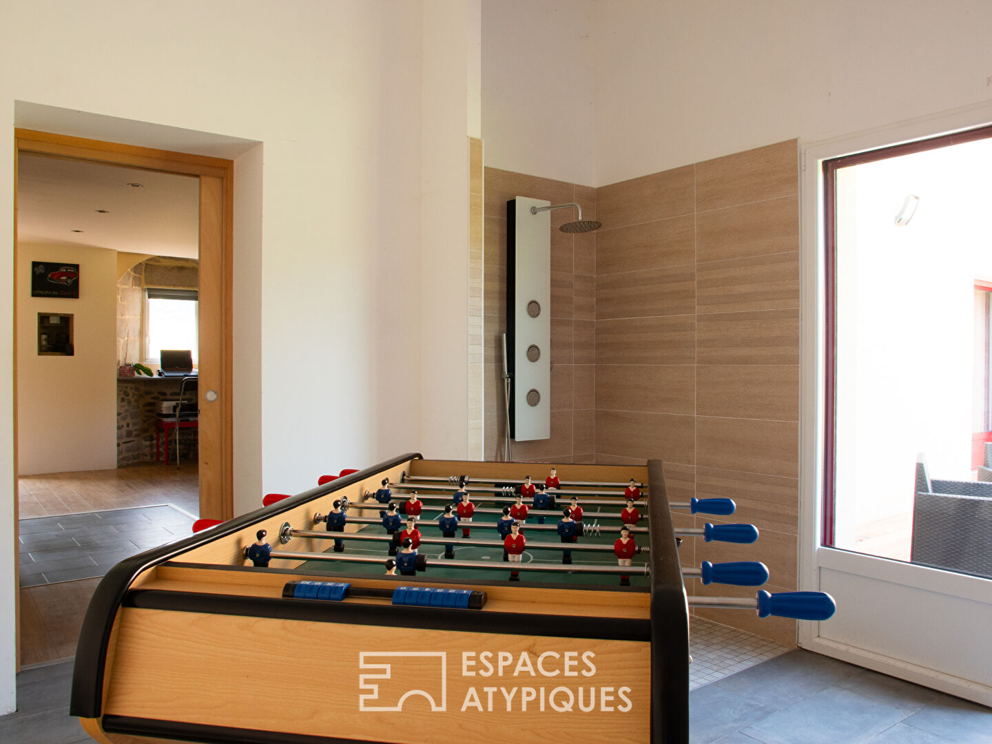 Belle propriété rénovée, son étang et ses vastes espaces