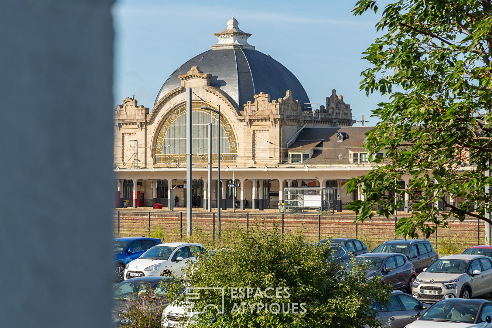 An atypical 300 m2, versatile space opposite Saint-Brieuc station.