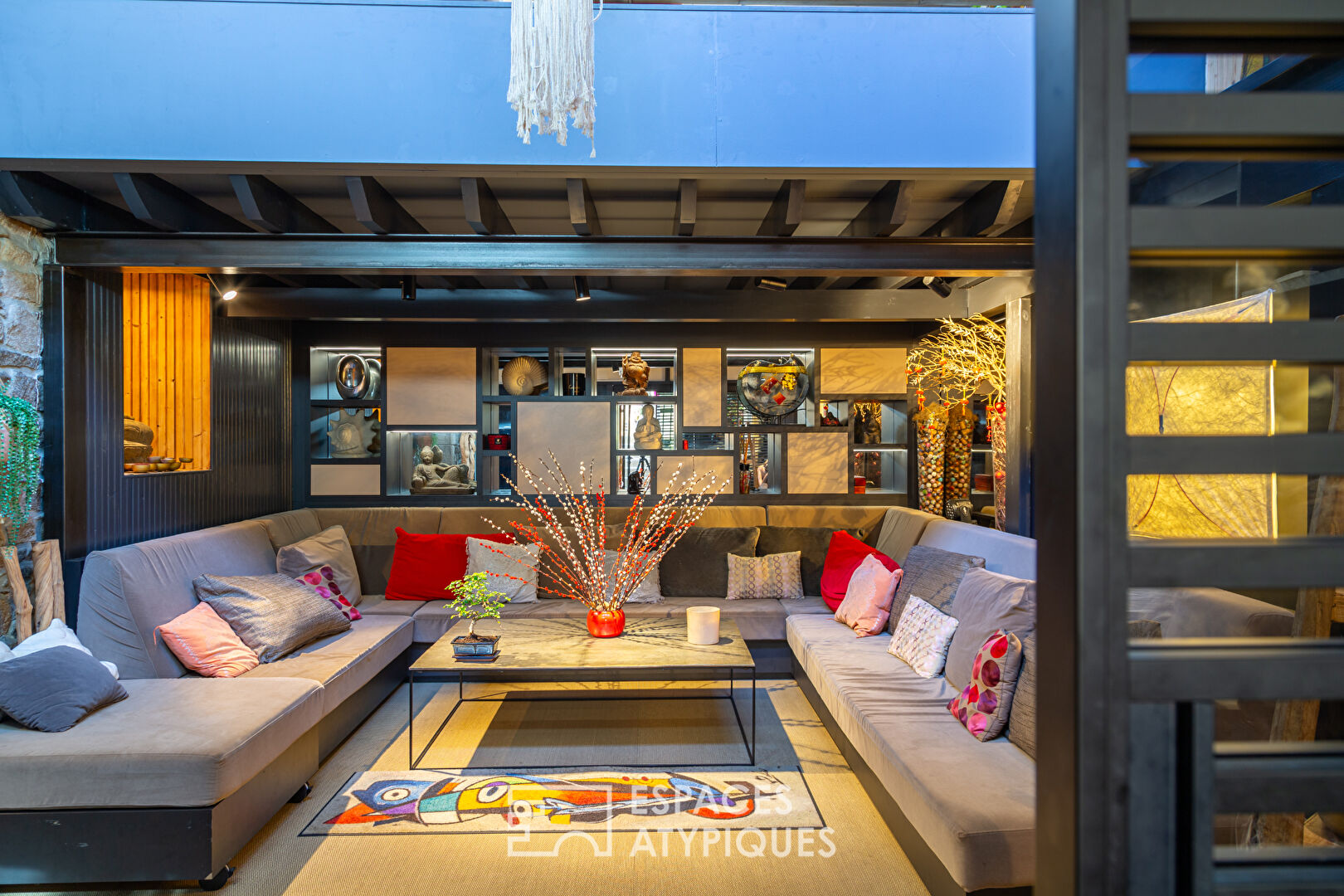 An atypical 300 m2, versatile space opposite Saint-Brieuc station.