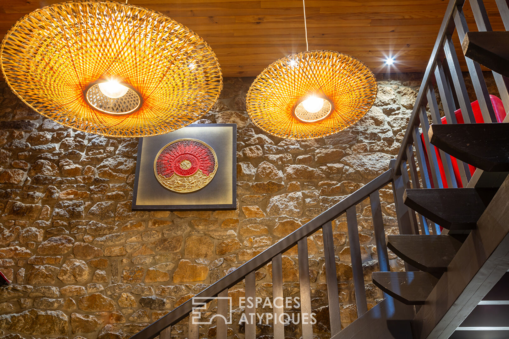 An atypical 300 m2, versatile space opposite Saint-Brieuc station.