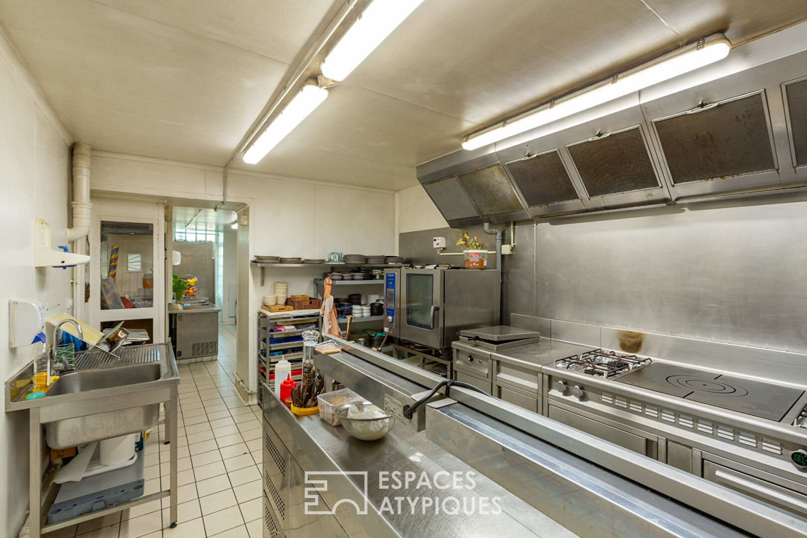 An atypical 300 m2, versatile space opposite Saint-Brieuc station.