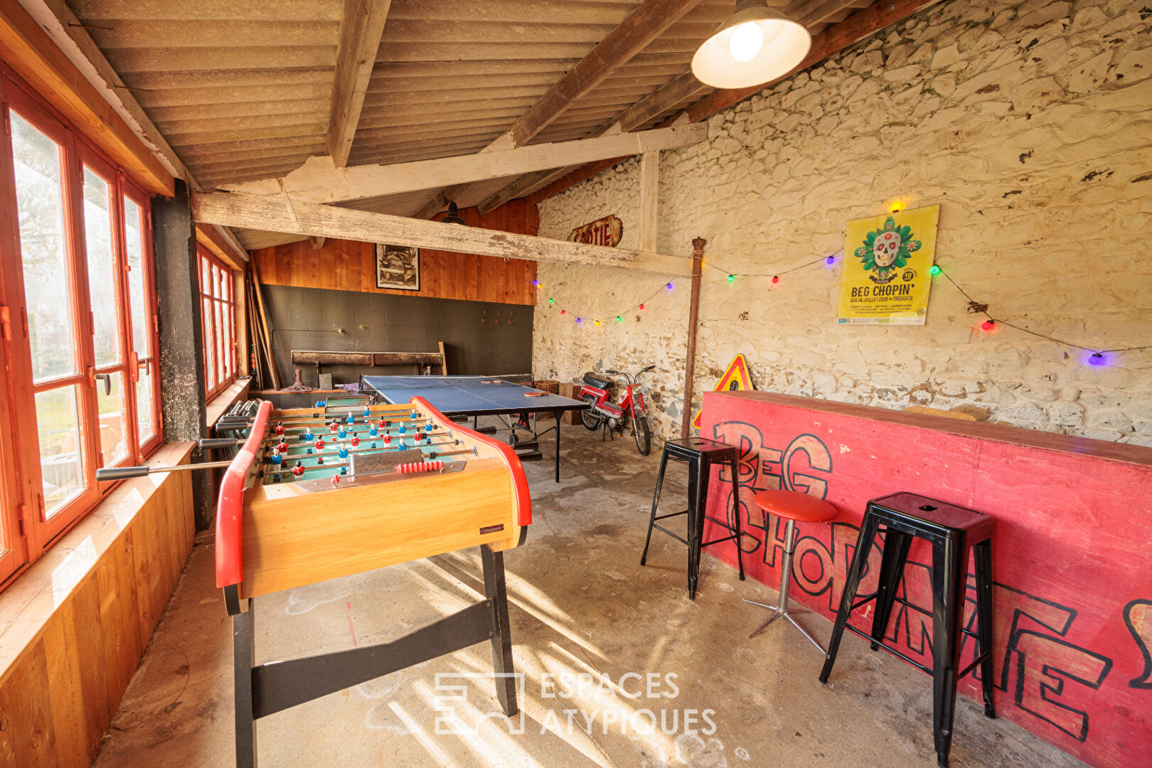 Ancienne école réhabilitée en maison atypique